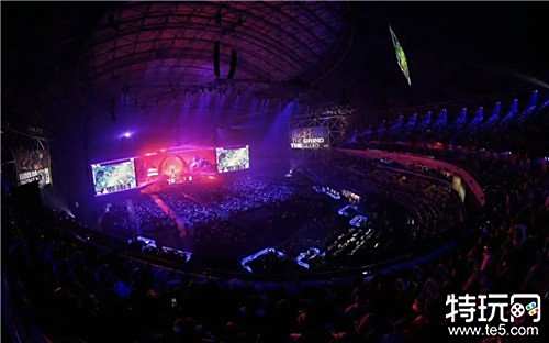 最终捧起冠 最终捧起冠